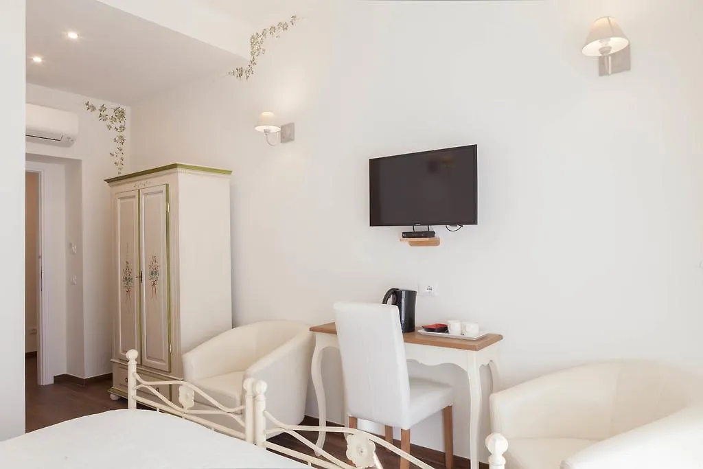*** Guest house Donna Margherita Rome Suite & Rooms Italy