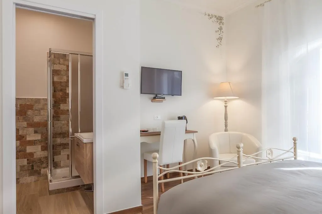 Donna Margherita Rome Suite & Rooms Italy