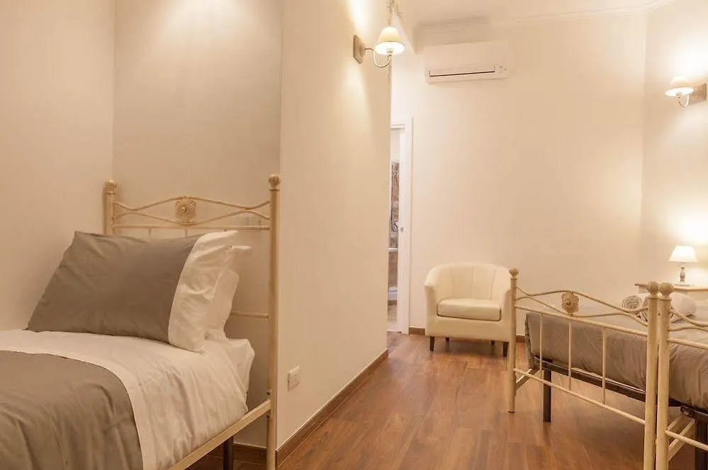 Donna Margherita Rome Suite & Rooms 3*,
